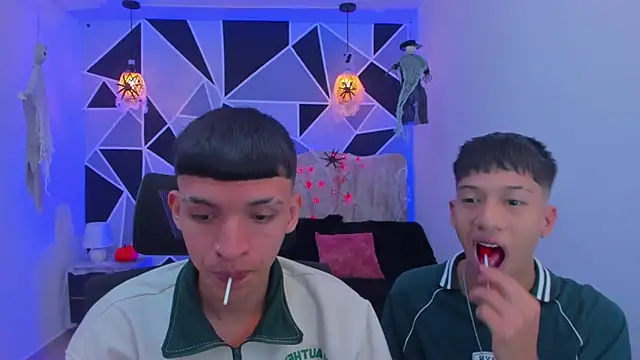Snapshot of Juan_Nd_Steven chatting on October 17, 11:08 pm Juan Nd Steven online show from October 17, 11:08 pm