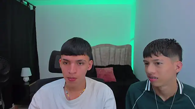 Snapshot of Juan_Nd_Steven chatting on September 24, 4:22 am Juan Nd Steven online show from September 24, 4:22 am