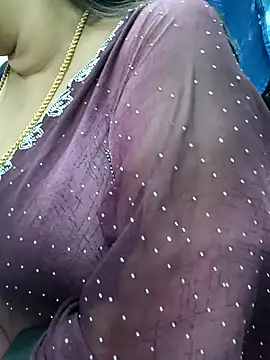 Snapshot of ashikaa_r chatting on October 5, 3:33 am ashikaa r online show from October 5, 3:33 am