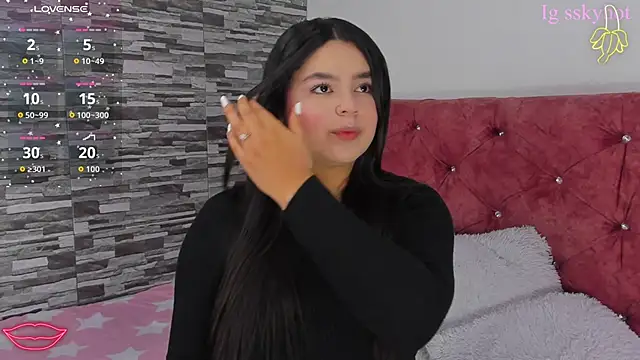 skyhotgirll online show from October 4, 8:09 am