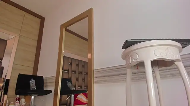 Sweets Hanna online show from April 17, 9:50 pm