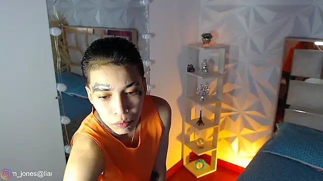 Jonesliam23 online show from April 21, 7:32 pm