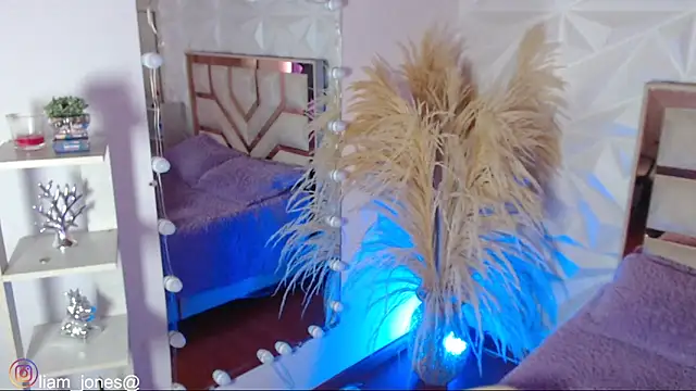 Jonesliam23 online show from February 2, 7:13 pm