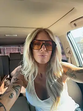 blondiluvsanal online show from November 7, 6:57 pm