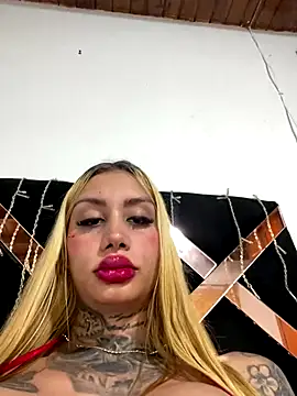 Snapshot of Zaratattoox chatting on October 13, 8:39 am Zaratattoox online show from October 13, 8:39 am