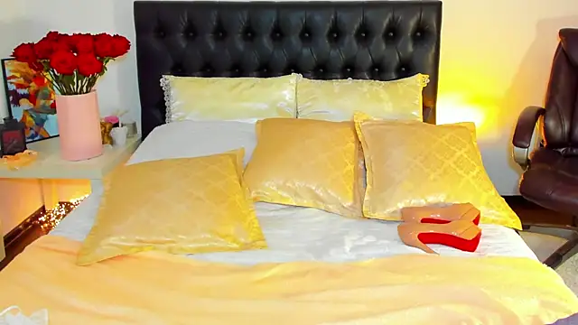 Snapshot of Goddess_Squirt_ chatting on October 21, 3:32 am Goddess Squirt online show from October 21, 3:32 am