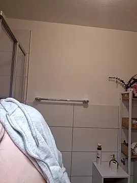 Jujuicy 97 online show from April 7, 8:11 pm