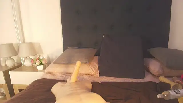 Evelonga 707 online show from March 9, 7:06 pm