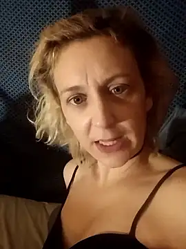 degiggxxx online show from January 15, 8:20 am