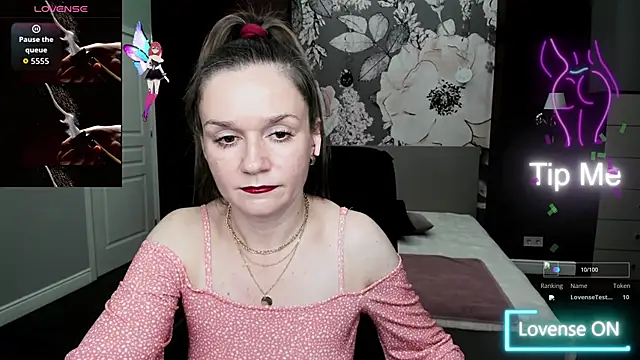 Snapshot of AriaGray chatting on October 17, 8:23 pm AriaGray online show from October 17, 8:23 pm