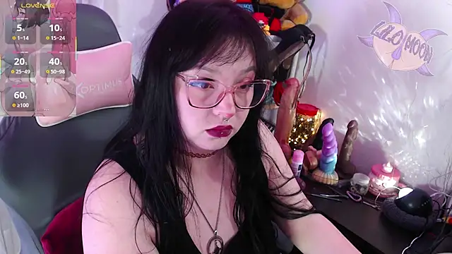 Snapshot of LiloMoon69 chatting on October 16, 1:52 am LiloMoon69 online show from October 16, 1:52 am