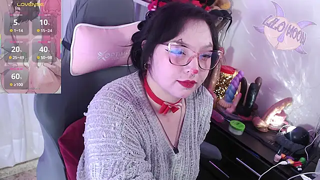 Snapshot of LiloMoon69 chatting on October 1, 2:11 pm LiloMoon69 online show from October 1, 2:11 pm