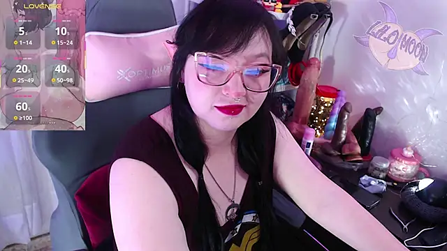 Snapshot of LiloMoon69 chatting on October 9, 12:31 pm LiloMoon69 online show from October 9, 12:31 pm