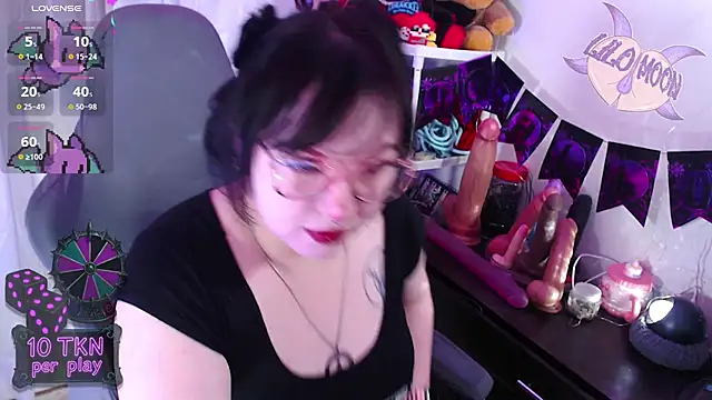 LiloMoon69 online show from November 6, 8:04 pm