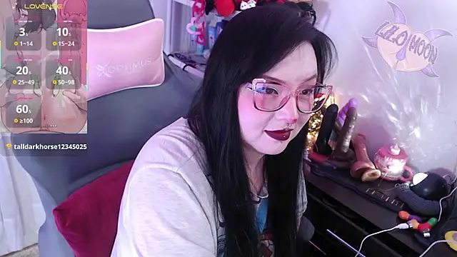 Snapshot of LiloMoon69 chatting on September 26, 1:09 pm LiloMoon69 online show from September 26, 1:09 pm