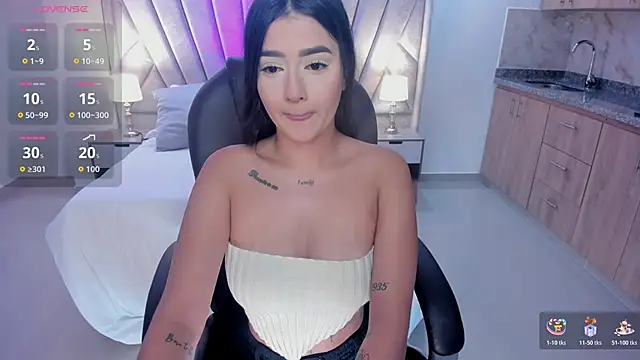 amelie jhons online show from November 16, 8:20 pm