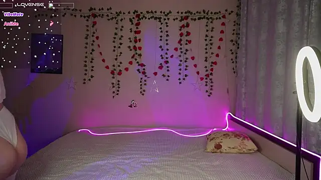 Alice   Rose online show from April 20, 7:06 pm