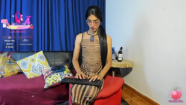 CharlotteLauren online show from March 23, 10:16 pm