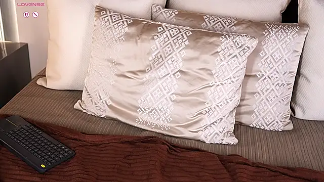 AylinMillerxs online show from November 12, 10:30 pm