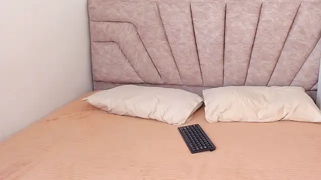 SavannahWildee online show from March 9, 1:25 pm