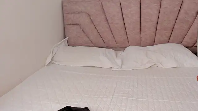 SavannahWildee online show from February 4, 1:25 pm