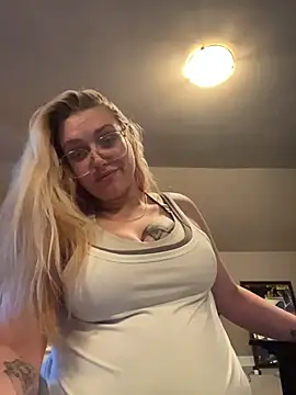 Lalalynn online show from May 26, 12:10 am