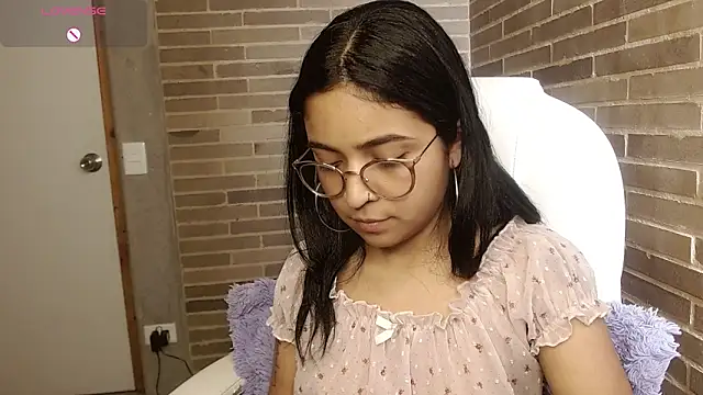 helenacyruss online show from February 12, 7:15 pm