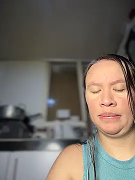 Emiily lee online show from April 7, 11:23 am