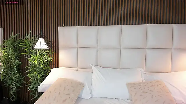 LiaTink online show from December 3, 5:04 pm