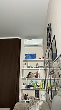 JudyWalkerr online show from November 6, 3:51 pm