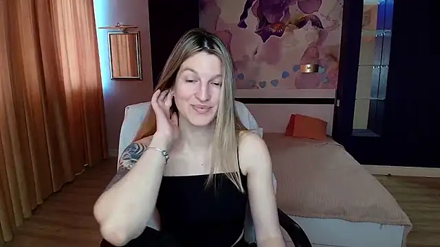 EmilyWalkeri online show from May 31, 6:30 am