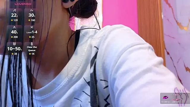 yourcuteneighbourr online show from April 11, 7:45 am