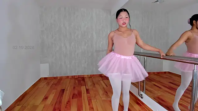 Charlothe capell online show from February 19, 8:40 pm