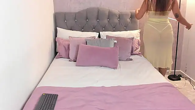 gia watsonn online show from February 2, 3:55 pm