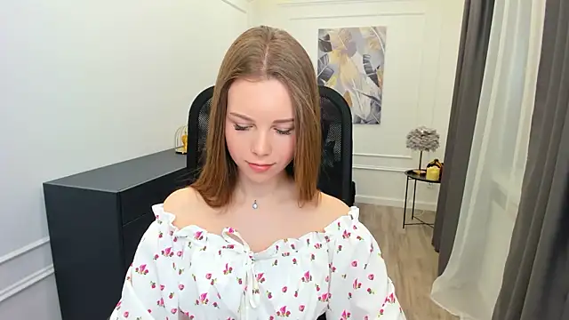 MileyWings online show from March 8, 11:36 am