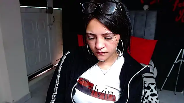 Violettasquirt online show from March 25, 2:09 pm