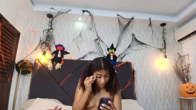 Snapshot of flavia_cruz chatting on October 20, 8:34 pm flavia cruz online show from October 20, 8:34 pm