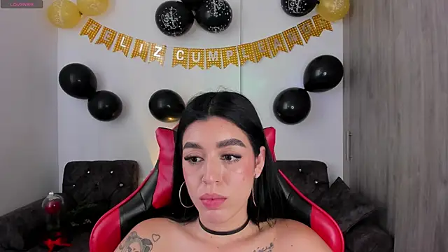 zoee jackson online show from April 16, 9:39 pm