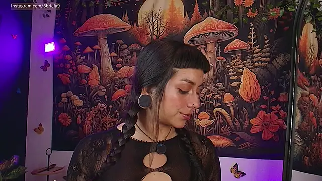 6Briela9  online show from April 28, 1:58 am