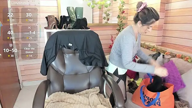 Victoria collins 1 online show from March 4, 11:06 am