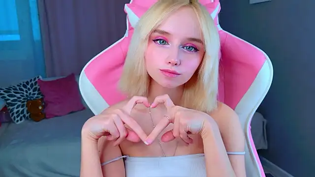 b4by LoL1 online show from March 17, 1:26 pm