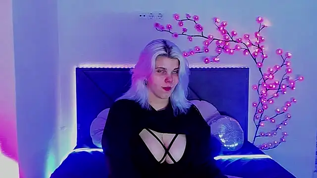 JoannLowe online show from April 8, 7:49 pm