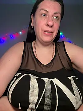 Evelinia online show from April 7, 3:25 pm