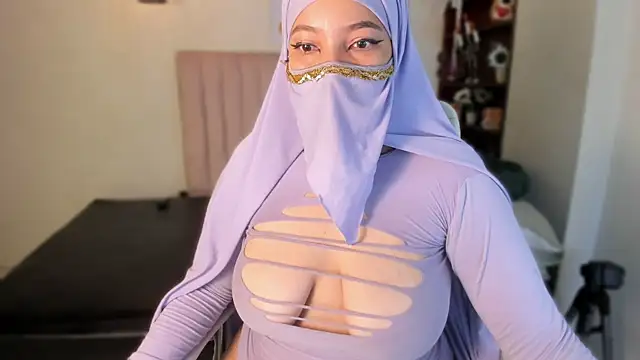 malak nanyy online show from December 23, 9:24 am