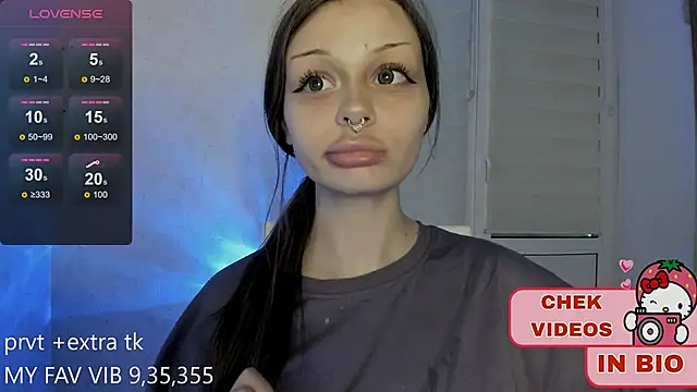 Snapshot of shy_melony chatting on September 29, 3:28 pm shy melony online show from September 29, 3:28 pm