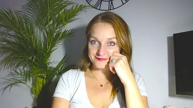 AliciaDesire online show from November 17, 3:24 pm