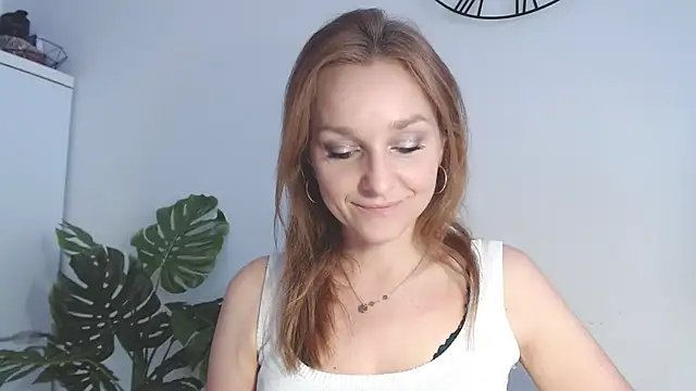 AliciaDesire online show from March 18, 7:02 am