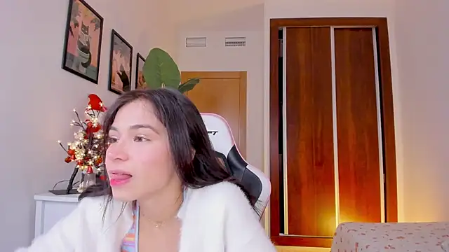 Adriennesexxx online show from November 12, 6:50 pm