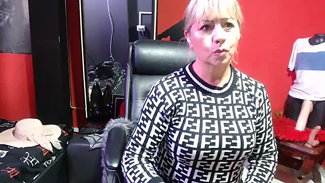 KLOE PIELL online show from November 24, 9:06 pm