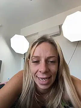 Lexa xoxo online show from June 6, 8:20 am